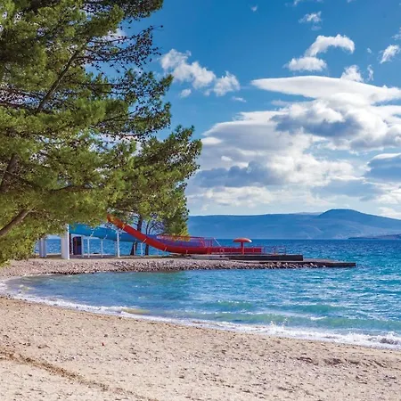 Amazing In Crikvenica With Wifi